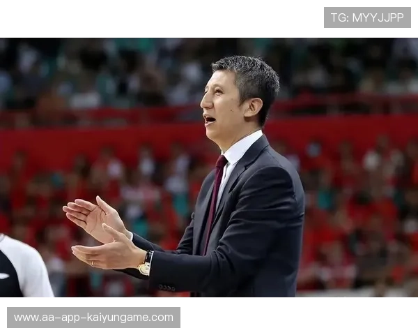 中国篮球教练员参加国际培训与战术视野拓宽，中国国家队篮球教练